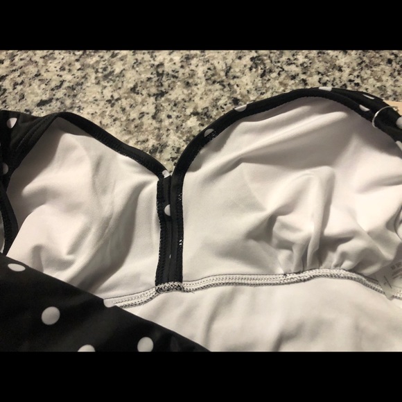 Size Large Skirted Swimsuit - Picture 2 of 7